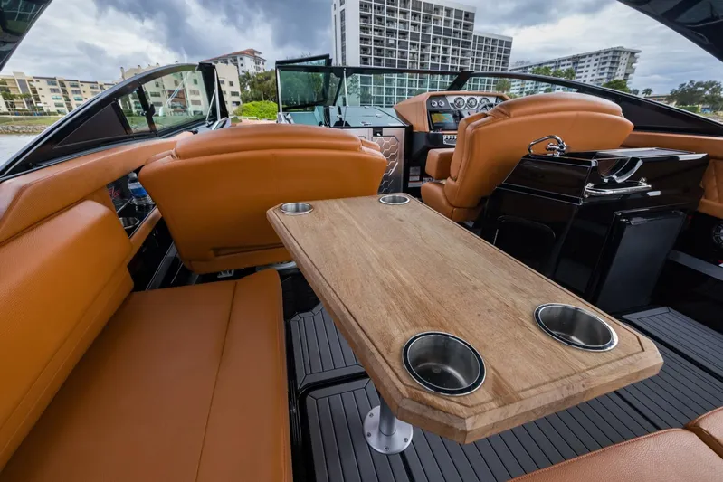 Sasea Sandy Yacht Photos Pics 2020 Cruisers Yachts 338 South Beach Edition - Image 19