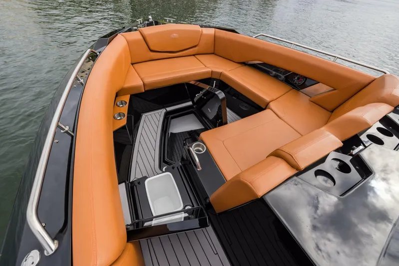 Sasea Sandy Yacht Photos Pics 2020 Cruisers Yachts 338 South Beach Edition - Image 31