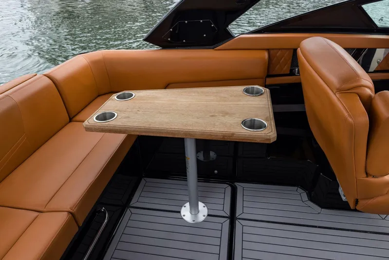 Sasea Sandy Yacht Photos Pics 2020 Cruisers Yachts 338 South Beach Edition - Image 18