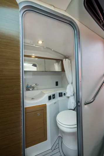 Sasea Sandy Yacht Photos Pics 2020 Cruisers Yachts 338 South Beach Edition - Image 36