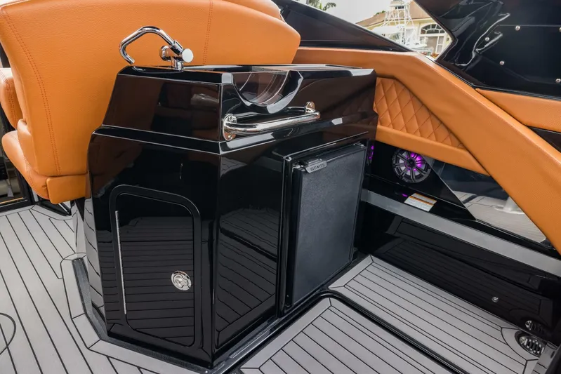 Sasea Sandy Yacht Photos Pics 2020 Cruisers Yachts 338 South Beach Edition - Image 20