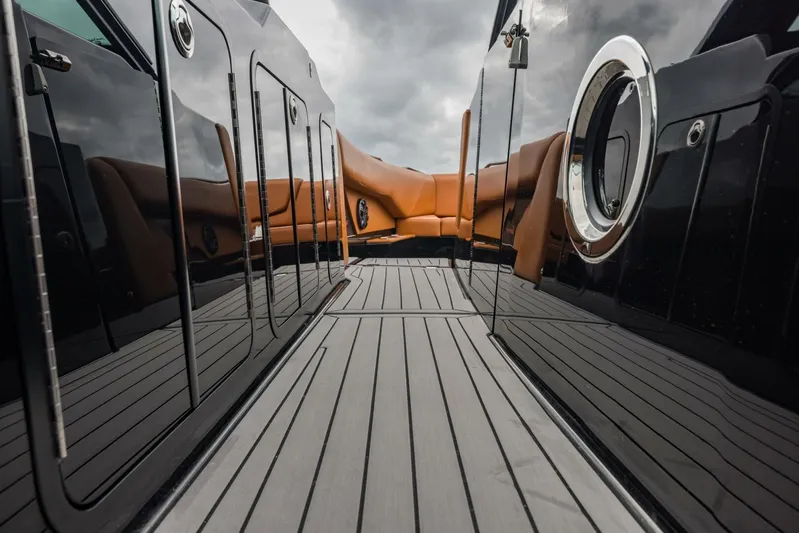 Sasea Sandy Yacht Photos Pics 2020 Cruisers Yachts 338 South Beach Edition - Image 16