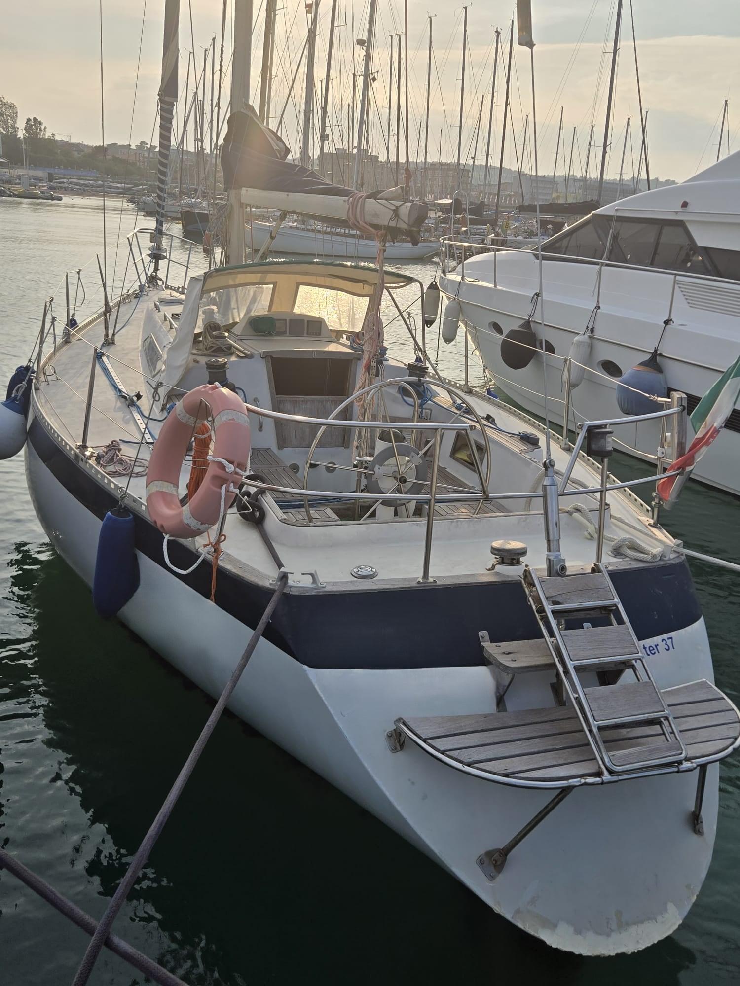 1979 Oyster Heritage 37'