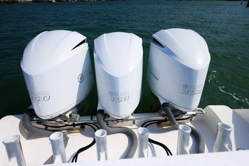  Yacht Photos Pics Triple Yamaha 350 outboard engines on 2015 Everglades 355 Center Console boat.