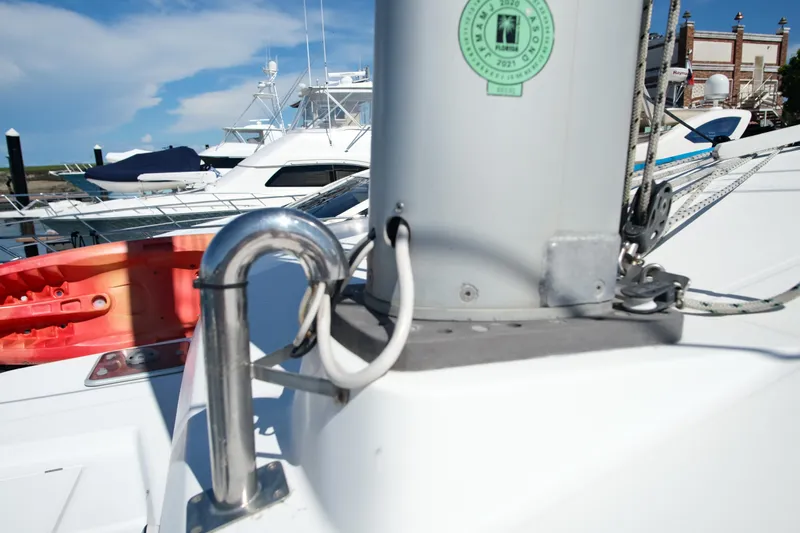 Sv Hypnautic Yacht Photos Pics 2002 Lagoon 440 yacht deck with rigging details in a marina setting.