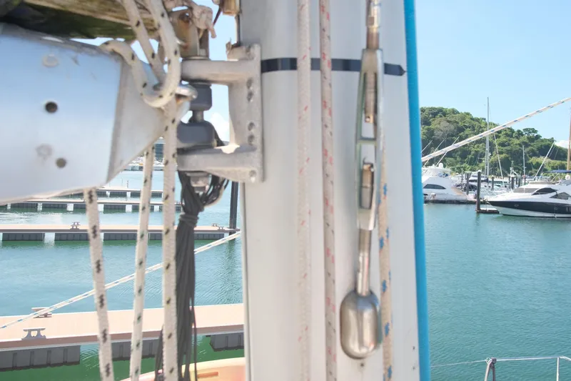 Sv Hypnautic Yacht Photos Pics Mast and rigging of a 2002 Lagoon 440 catamaran at a marina.