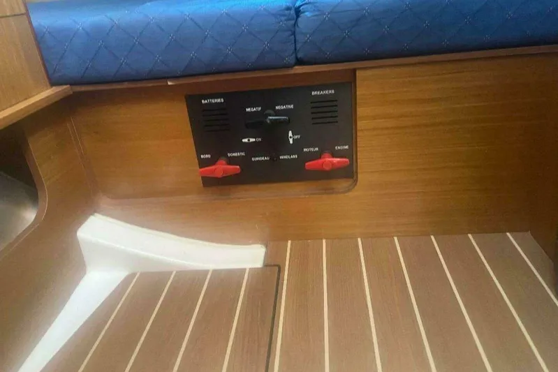 Phantom Yacht Photos Pics Interior of 2007 Jeanneau Sun Odyssey 39i yacht showing control panel and wooden flooring.
