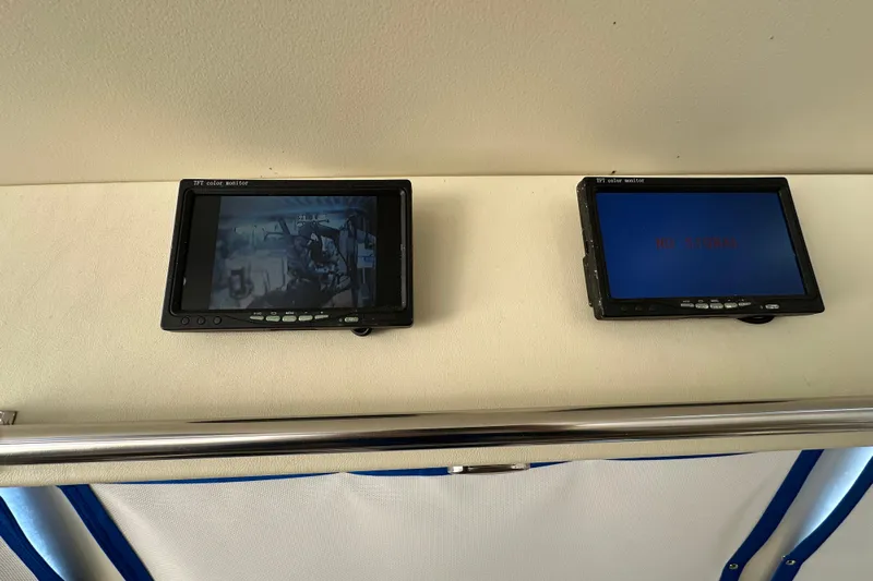  Yacht Photos Pics Two TFT monitors on a 2006 Novatec Islander 55, one displaying "No Signal."