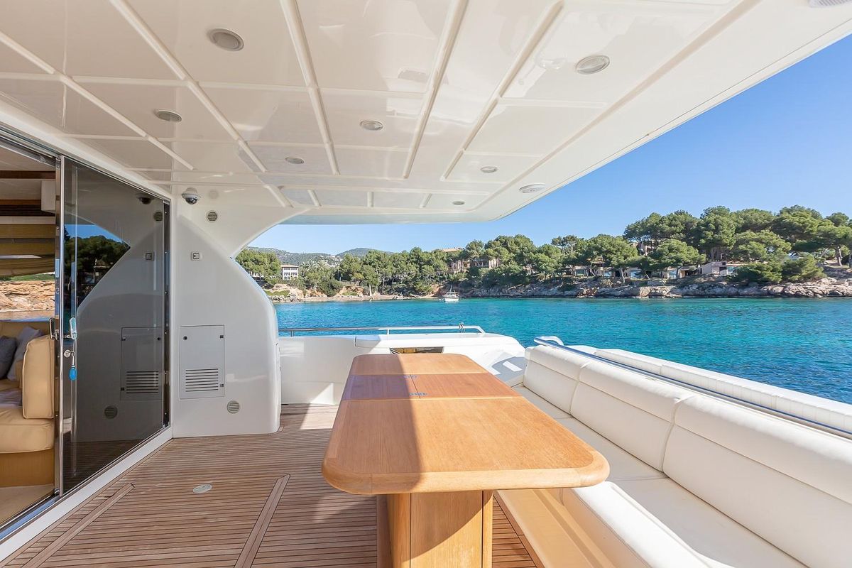 2005 Ferretti Yachts 74 