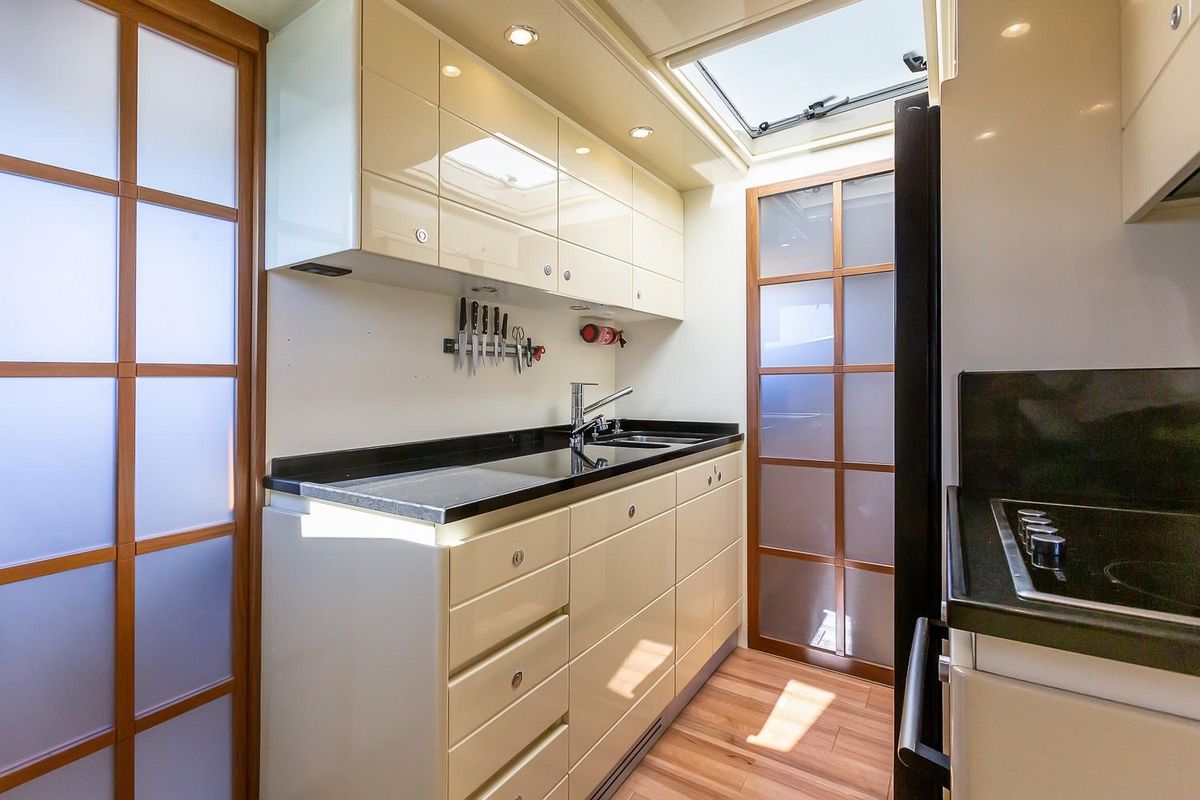 2005 Ferretti Yachts 74 