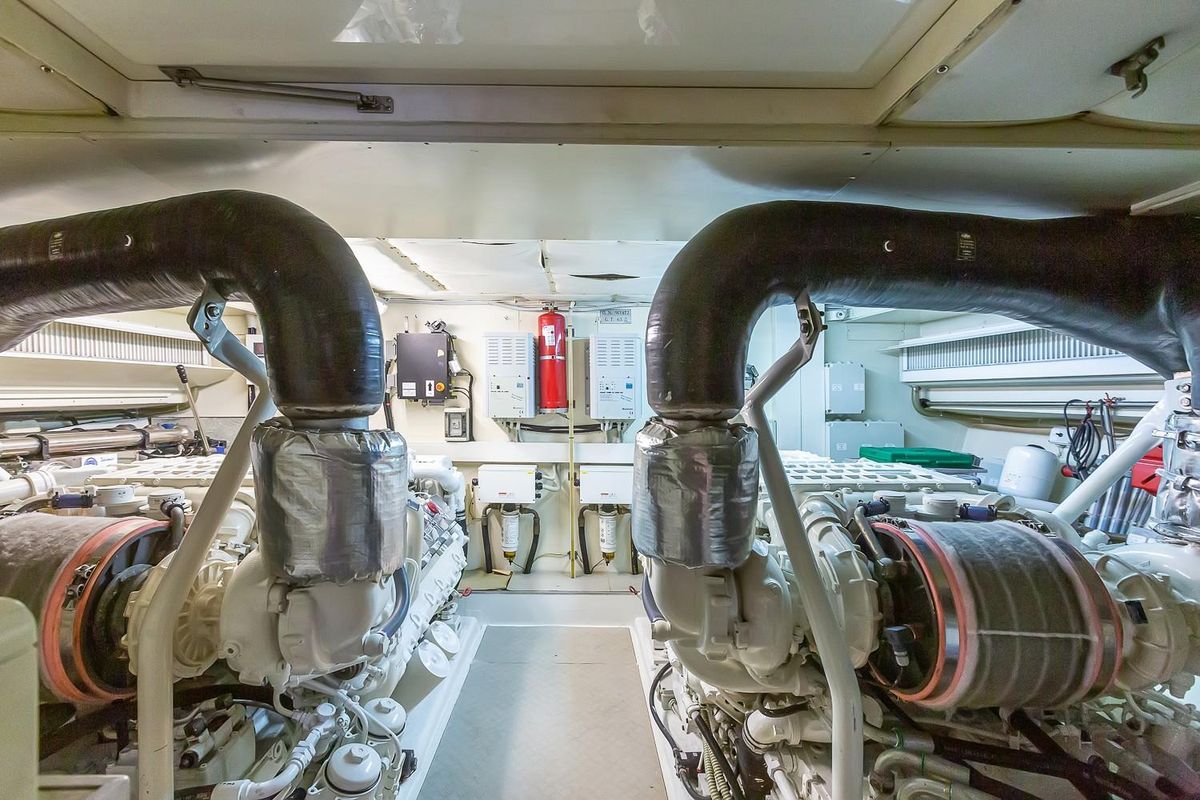 2005 Ferretti Yachts 74 