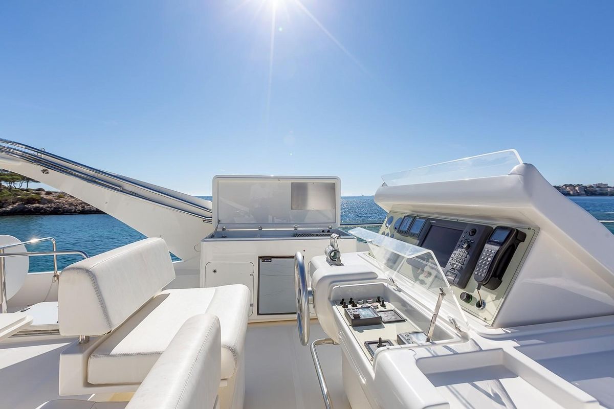 2005 Ferretti Yachts 74 