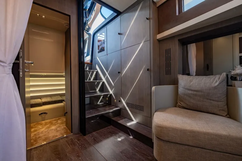 Bella Yacht Photos Pics 2022 Cranchi A46 - Image 30