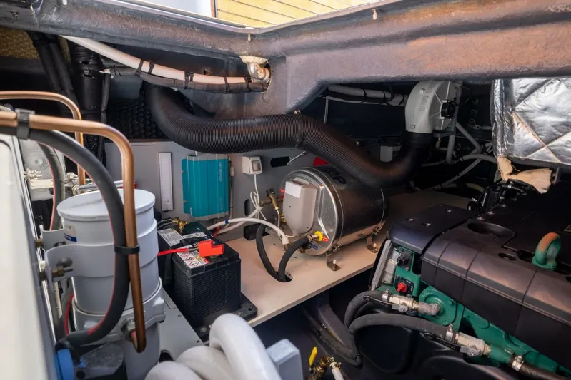 Bella Yacht Photos Pics 2022 Cranchi A46 - Image 39