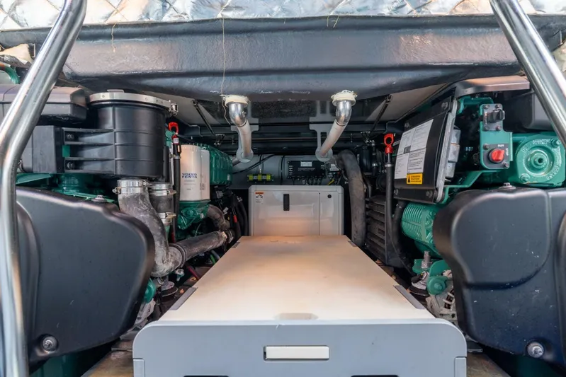 Bella Yacht Photos Pics 2022 Cranchi A46 - Image 38