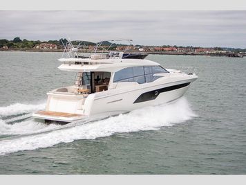 2023 Prestige 520 Flybridge
