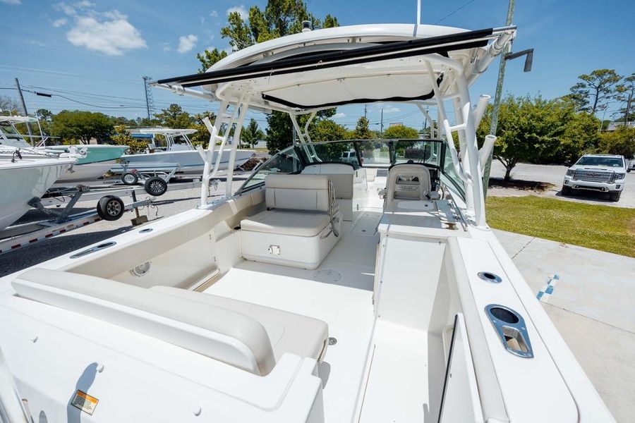 2017 Boston Whaler 270 Vantage