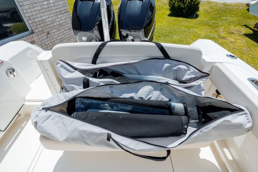 2017 Boston Whaler 270 Vantage