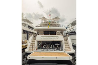 Yacht