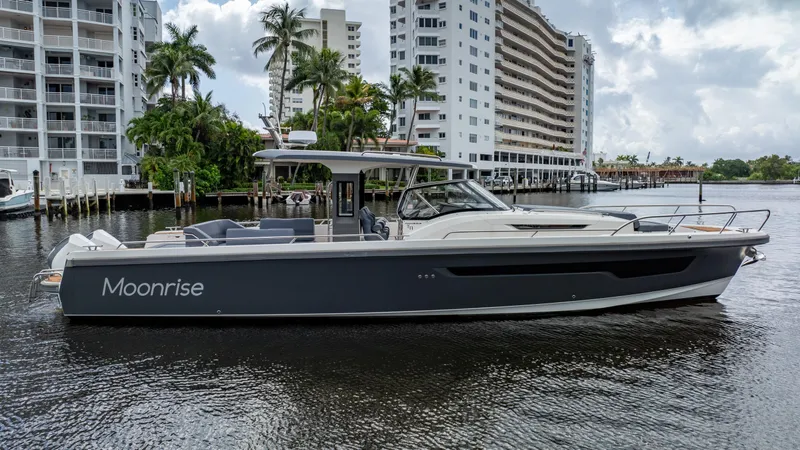 Moonrise Yacht Photos Pics 