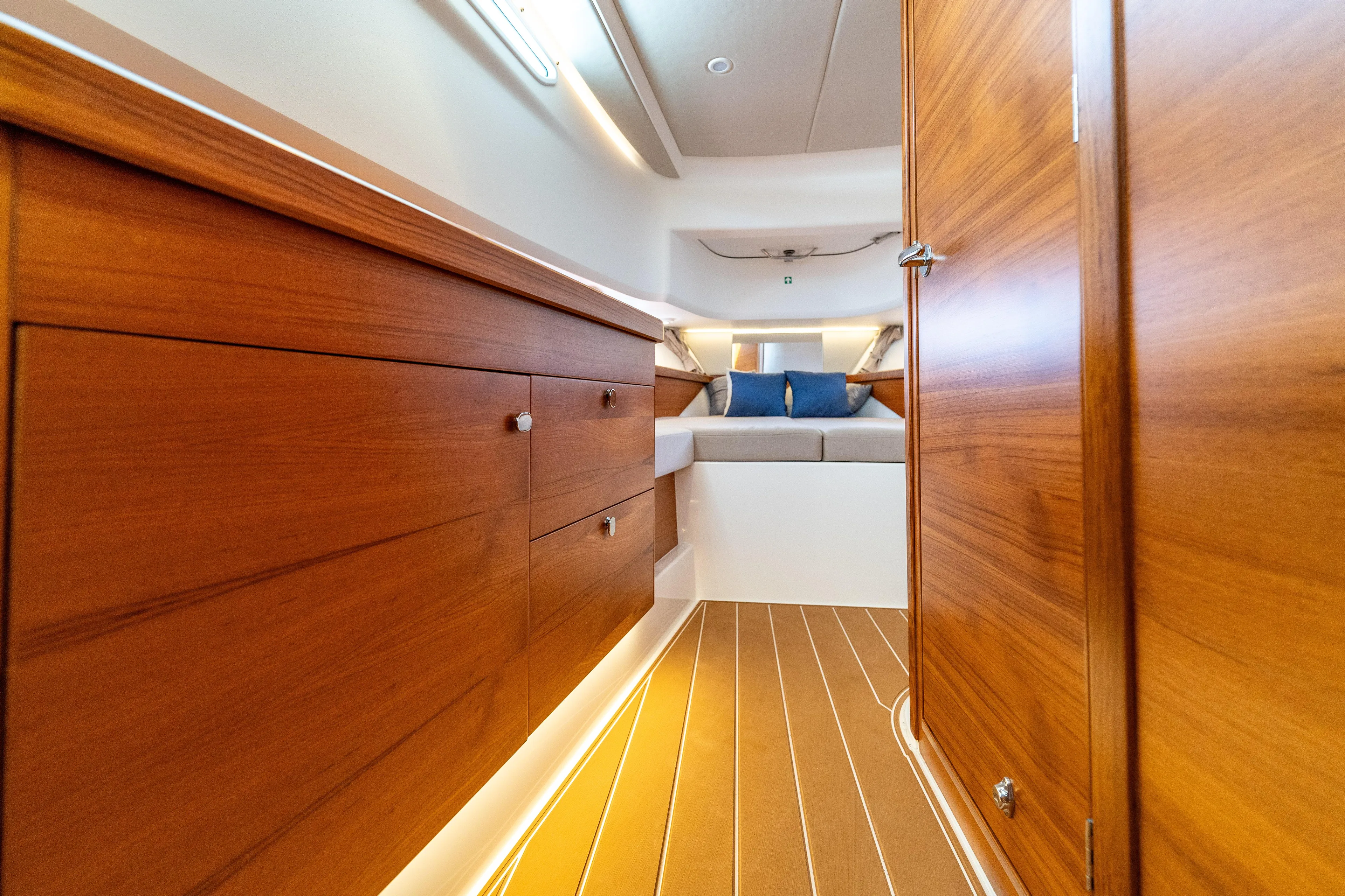 Moonrise Yacht Photos Pics 