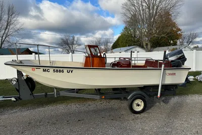 Boston Whaler NAUSET 17
