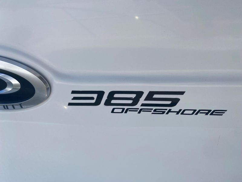2016 Pursuit 385 OS