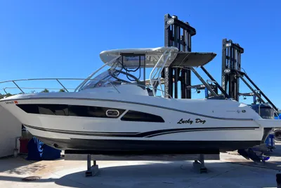 Jeanneau Leader 9.0 WA TWIN YAMAHA 250s w/ BOW & STERN THRUSTERS