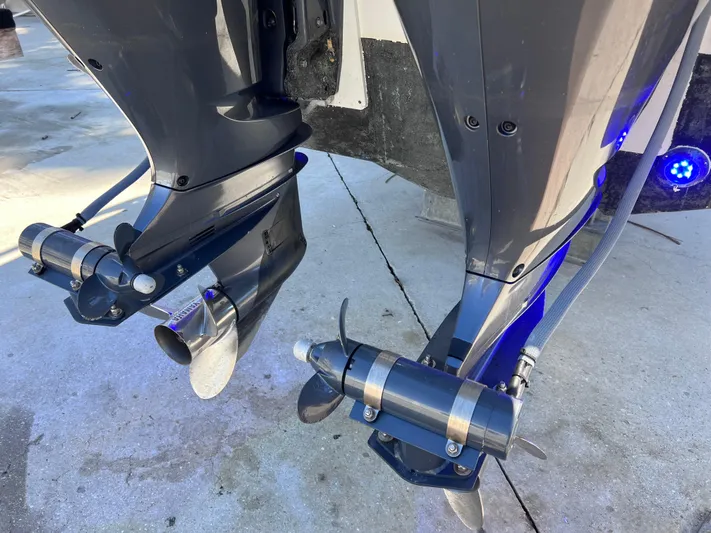  Yacht Photos Pics Twin Yamaha 250 engines on a 2021 Jeanneau Leader 9.0 WA with bow and stern thrusters.