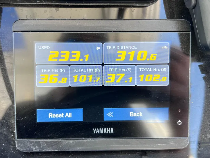  Yacht Photos Pics Yamaha display showing fuel usage, trip distance, and engine hours for Jeanneau Leader 9.0 WA.