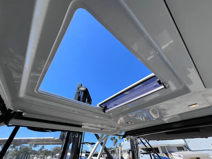  Yacht Photos Pics 2021 Jeanneau Leader 9.0 WA boat sunroof view with clear blue sky.