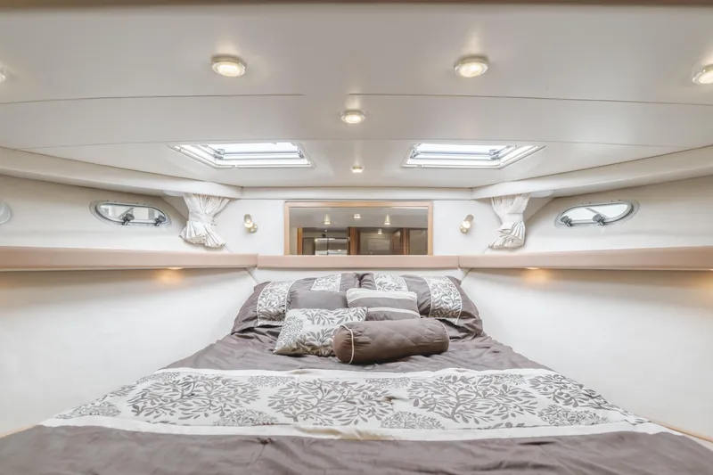 Coffey To Cocktails II Yacht Photos Pics Luxurious bedroom interior of 1998 Bayliner 4788 Pilot House Motoryacht with elegant bedding.