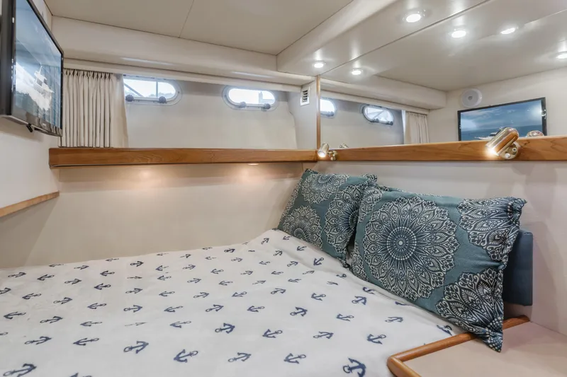 Coffey To Cocktails II Yacht Photos Pics Cozy bedroom in 1998 Bayliner 4788 Pilot House Motoryacht with nautical decor and elegant lighting.