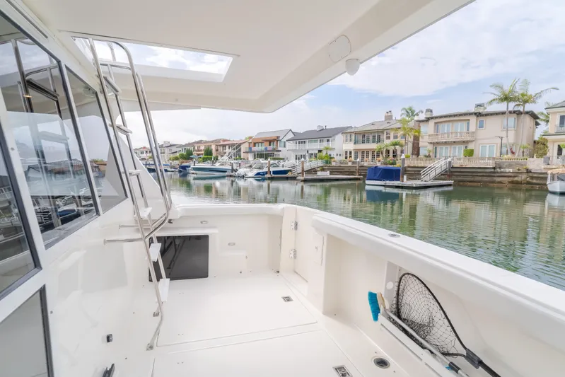 Coffey To Cocktails II Yacht Photos Pics 1998 Bayliner 4788 Pilot House Motoryacht docked in a scenic waterfront neighborhood.