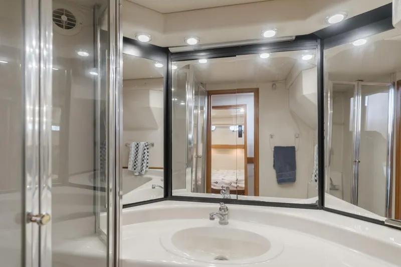 Coffey To Cocktails II Yacht Photos Pics Bathroom interior of 1998 Bayliner 4788 Pilot House Motoryacht with mirrors and sink.