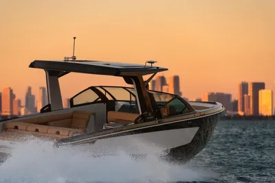 Aviara AV32 Outboard