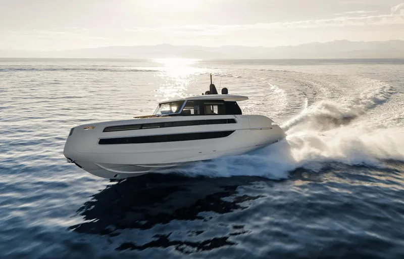  Yacht Photos Pics Invictus Yacht ST550 for sale