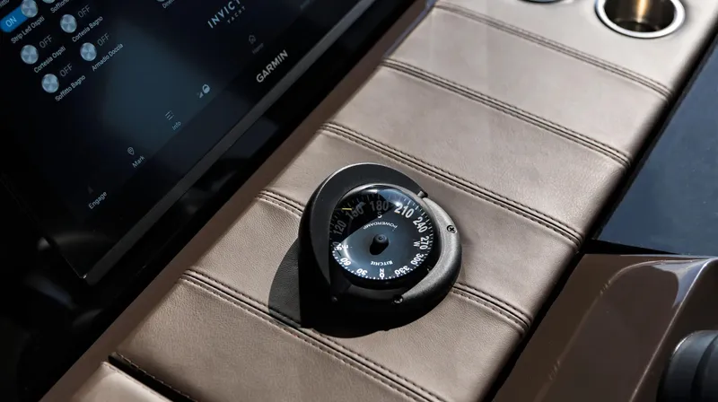  Yacht Photos Pics Invictus Yacht ST550 for sale