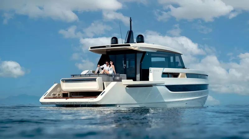  Yacht Photos Pics Invictus Yacht ST550 for sale