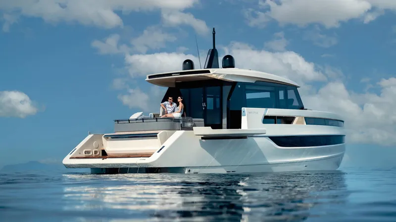  Yacht Photos Pics Invictus Yacht ST550 for sale