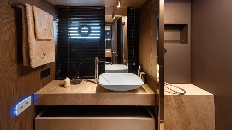  Yacht Photos Pics Invictus Yacht ST550 for sale