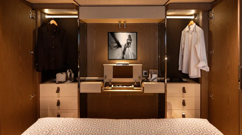  Yacht Photos Pics Invictus Yacht ST550 for sale