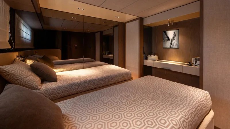  Yacht Photos Pics Invictus Yacht ST550 for sale