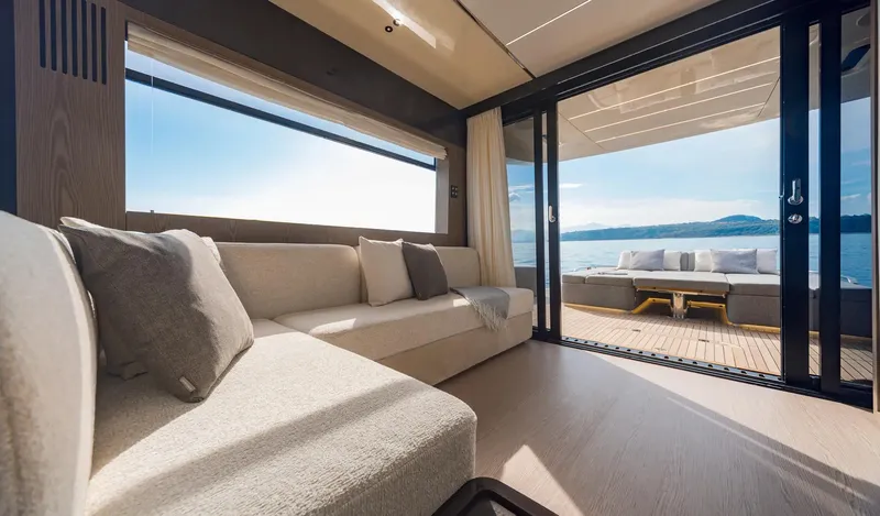  Yacht Photos Pics Invictus Yacht ST550 for sale