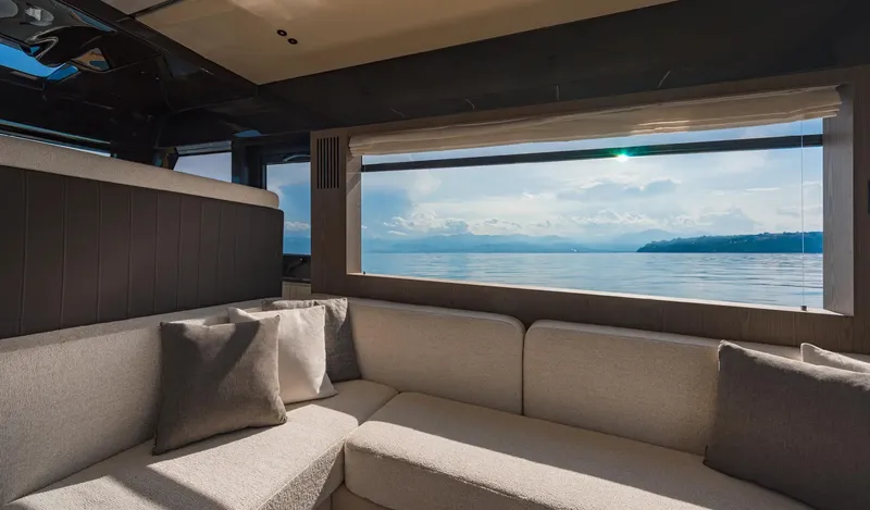  Yacht Photos Pics Invictus Yacht ST550 for sale