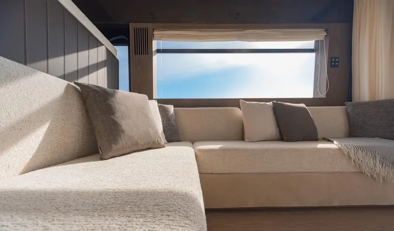  Yacht Photos Pics Invictus Yacht ST550 for sale