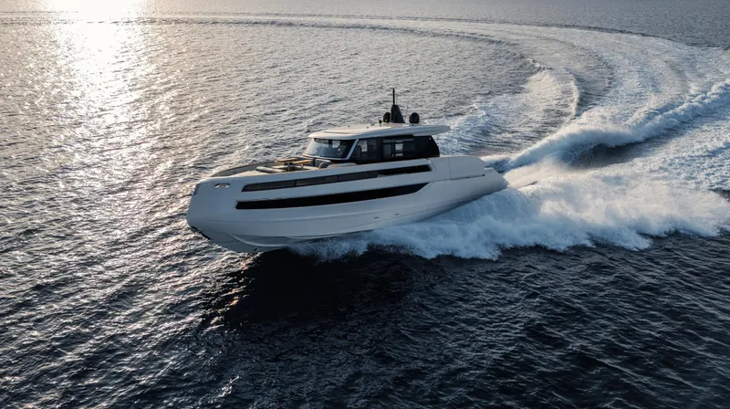  Yacht Photos Pics Invictus Yacht ST550 for sale