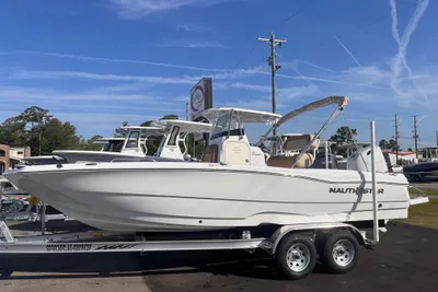 NauticStar 211 Hybrid
