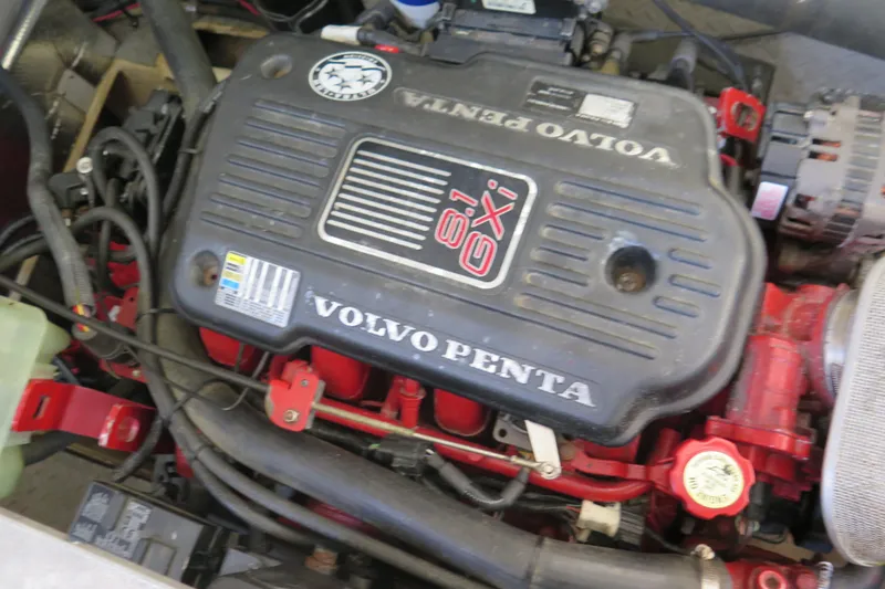  Yacht Photos Pics Volvo Penta engine in 2006 Regal Commodore 3880 boat, showcasing mechanical components.
