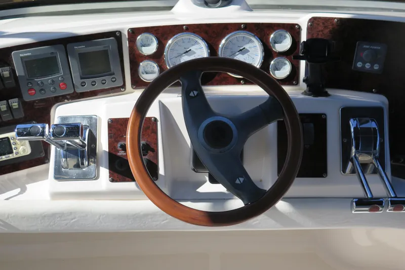  Yacht Photos Pics Steering wheel and controls of 2006 Regal Commodore 3880 boat dashboard.
